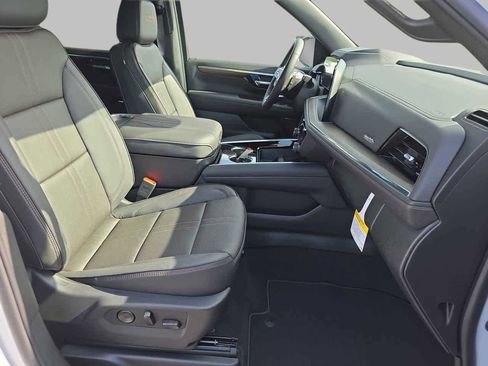 New 2026 Chevrolet Suburban High Country RWD image 10