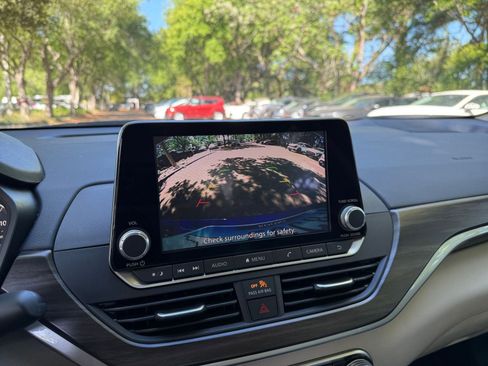 Used 2025 Nissan Altima 2.5 SV image 17