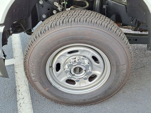 New 2026 Ford F250 XL w/ XL Chrome Package AWD/4WD image 16