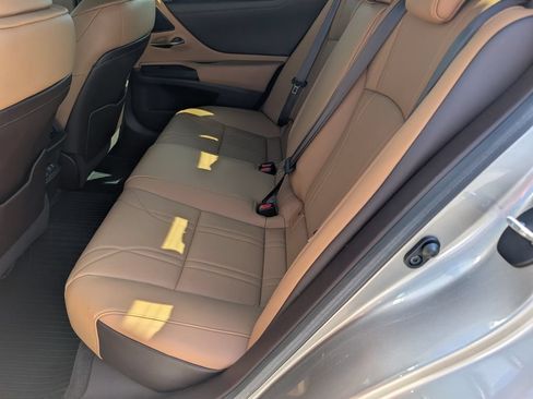 Used 2020 Lexus ES 350 Ultra Luxury w/ Accessory Package 2 FWD image 14
