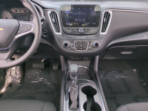Used 2024 Chevrolet Malibu LT image 11