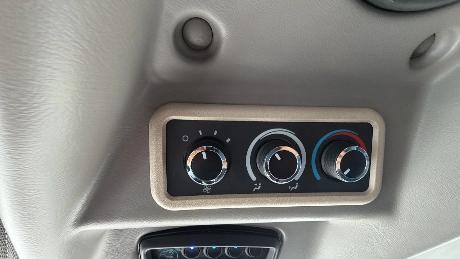 Used 2019 GMC Savana 2500 w/ Enhanced Convenience Package RWD image 46