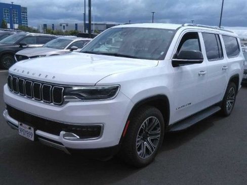 Used 2023 Jeep Wagoneer L Series II AWD/4WD image 2