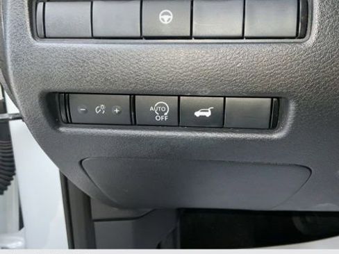 Used 2024 Nissan Rogue SV image 24