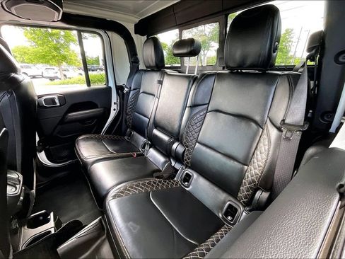 Used 2023 Jeep Gladiator Overland AWD/4WD image 29