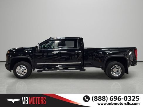 Used 2024 Chevrolet Silverado 3500 High Country w/ High Country Premium Package AWD/4WD image 2