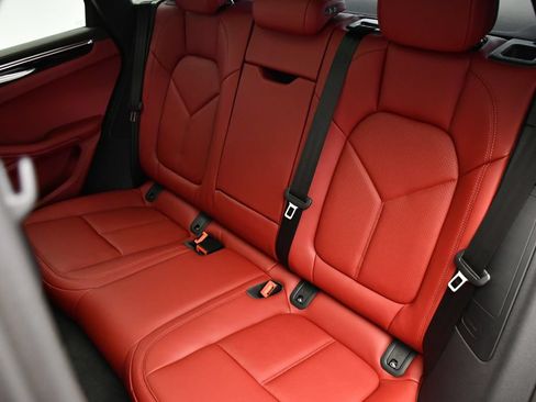 Certified 2026 Porsche Macan AWD/4WD image 46