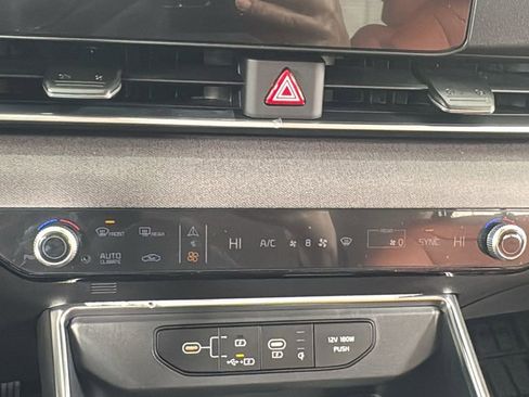 New 2026 Kia Carnival EX FWD image 28