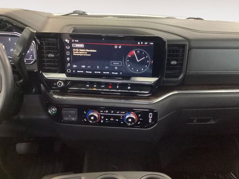 Used 2024 GMC Sierra 1500 Elevation image 11