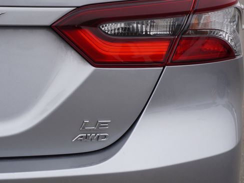 Used 2022 Toyota Camry LE image 10