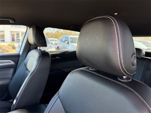 Used 2021 Volkswagen Atlas Cross Sport SE image 10