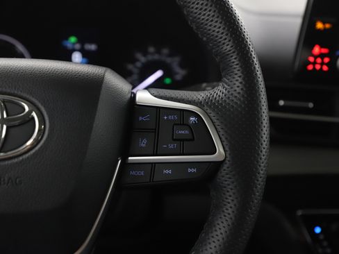 Used 2022 Toyota Sienna XLE FWD image 29
