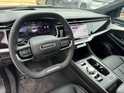 Used 2024 Jeep Wagoneer Launch Edition image 25