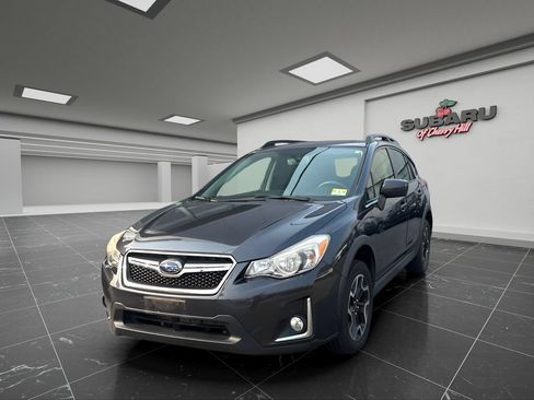 Used 2017 Subaru Crosstrek 2.0i Premium w/ Moonroof Package AWD/4WD image 5