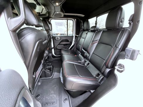 Certified 2025 Jeep Gladiator Rubicon AWD/4WD image 20