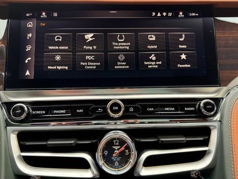 Used 2025 Bentley Flying Spur Plug-In Hybrid image 27