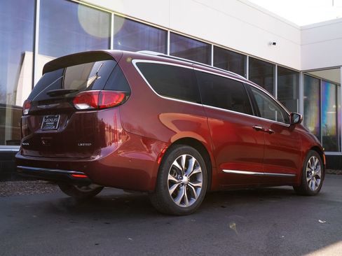 Used 2020 Chrysler Pacifica Limited w/ Tire & Wheel Group image 9