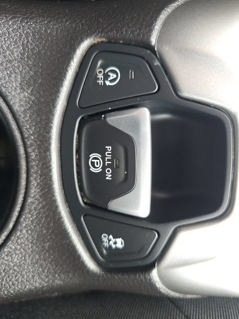 Used 2020 Jeep Compass Latitude w/ Popular Equipment Group AWD/4WD image 20