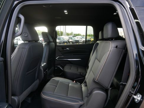 New 2026 Chevrolet Traverse High Country AWD/4WD image 8