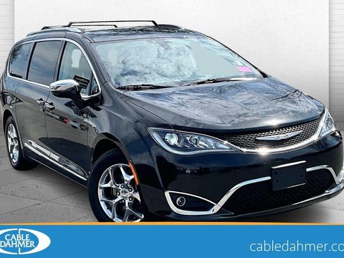 Used 2020 Chrysler Pacifica Limited image 1