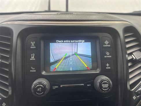 Used 2016 Jeep Cherokee Sport image 30