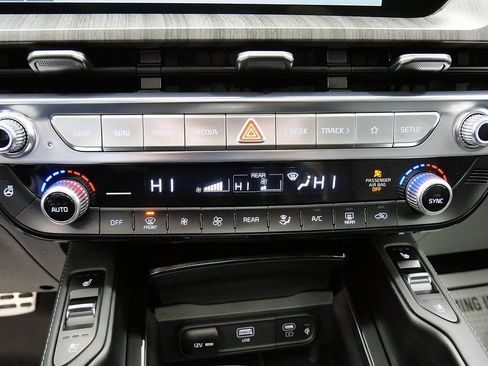 Used 2024 Kia Telluride SX Prestige AWD/4WD image 32