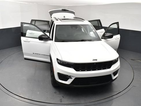 Used 2024 Jeep Grand Cherokee Limited w/ Luxury Tech Group II AWD/4WD image 26