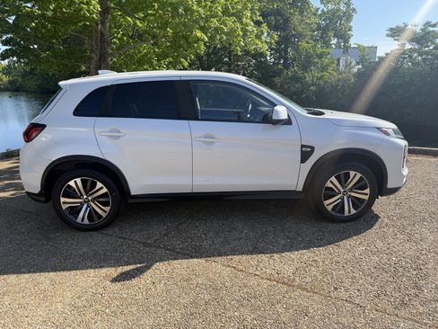 Used 2021 Mitsubishi Outlander Sport ES FWD image 2