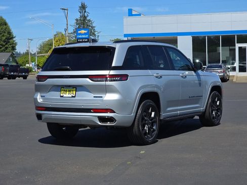 Used 2023 Jeep Grand Cherokee 30th Anniversary image 5