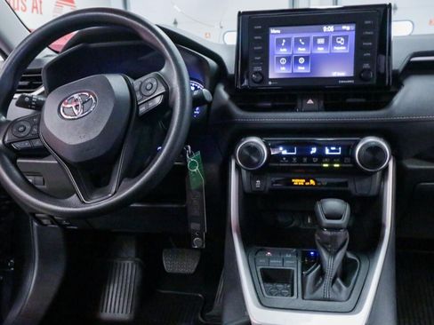Used 2022 Toyota RAV4 LE FWD image 23