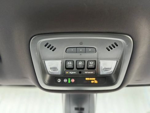 Used 2024 Chevrolet Traverse RS image 46