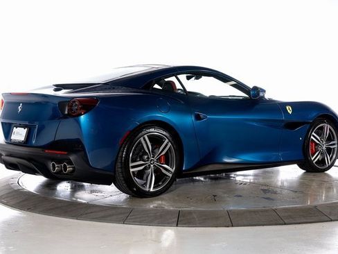 Used 2019 Ferrari Portofino image 2