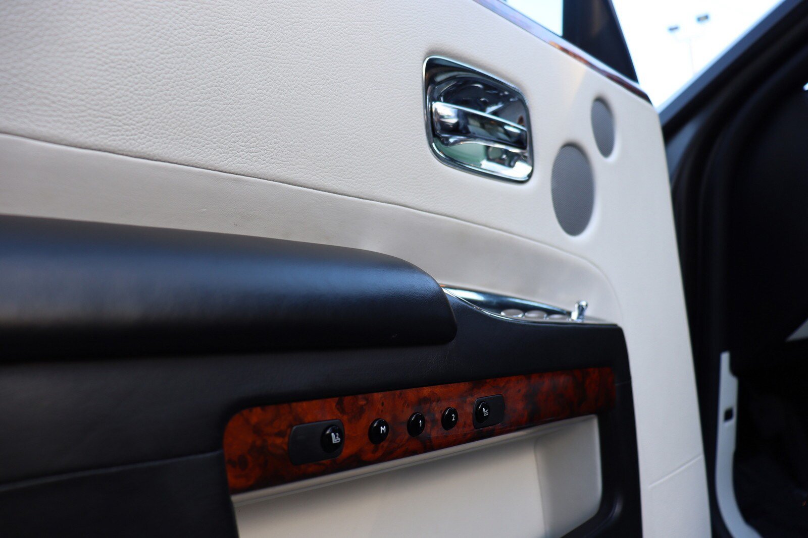 Used 2014 Rolls-Royce Ghost RWD image 11