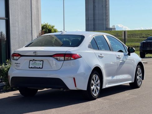 Used 2025 Toyota Corolla LE FWD image 4