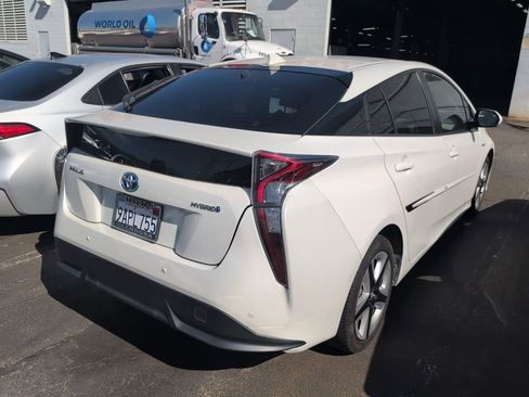 Certified 2018 Toyota Prius Three Touring image 6