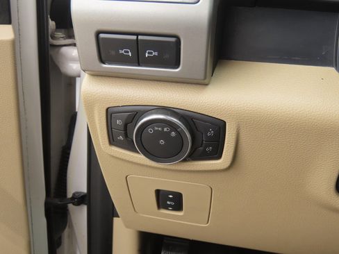 Used 2016 Ford F150 Lariat w/ Equipment Group 502A Luxury RWD image 27