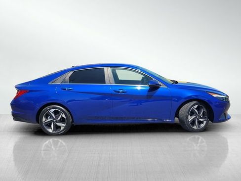 Used 2022 Hyundai Elantra Limited w/ Preferred Accessory Package FWD image 3