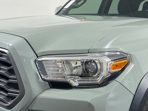 Used 2022 Toyota Tacoma TRD Off-Road w/ Technology Package RWD image 11