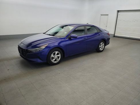 Used 2021 Hyundai Elantra SE FWD image 2