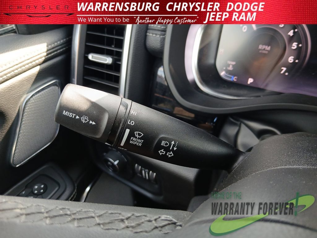 Used 2025 RAM 1500 Laramie AWD/4WD image 17