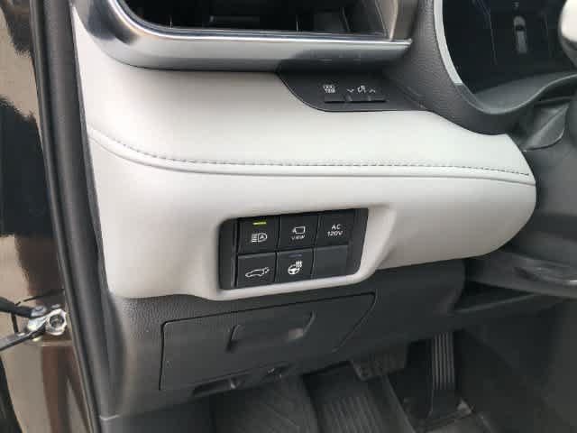 Used 2023 Toyota Highlander Limited AWD/4WD image 35