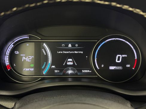 Used 2019 Kia Niro EX image 17