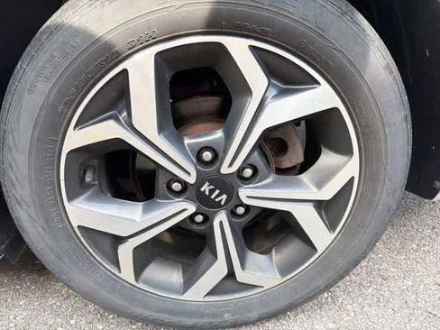 Used 2019 Kia Forte LXS FWD image 13