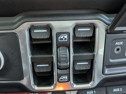 Used 2022 Jeep Wrangler Unlimited Rubicon w/ Steel Bumper Group AWD/4WD image 23