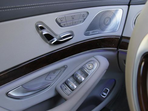 Used 2015 Mercedes-Benz S 550 Sedan image 16