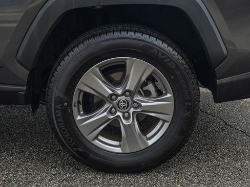 Used 2024 Toyota RAV4 XLE AWD/4WD image 11