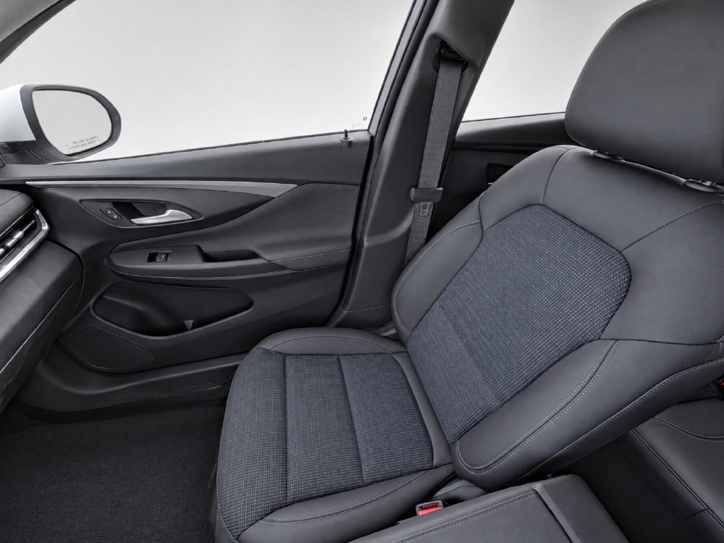 New 2026 Buick Envista Sport Touring w/ Convenience I Package FWD image 18