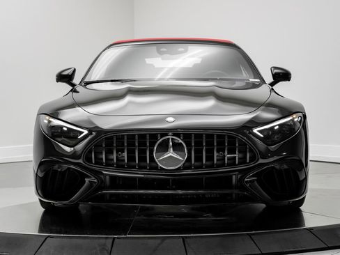 Used 2023 Mercedes-Benz SL 63 AMG 4MATIC w/ Driver Assistance Package image 4