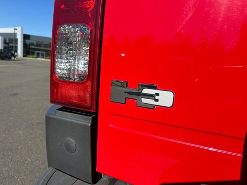 Used 2010 HUMMER H3 AWD/4WD image 32