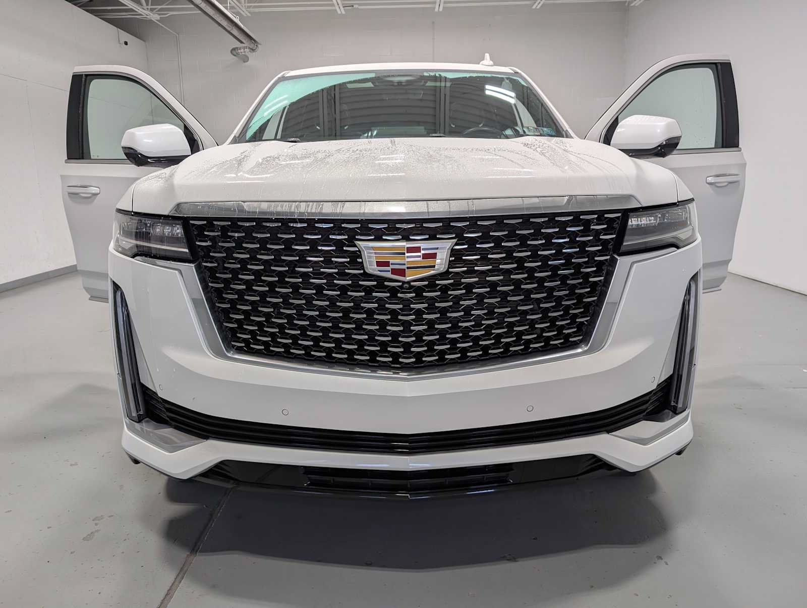 Used 2023 Cadillac Escalade Premium Luxury AWD/4WD image 16